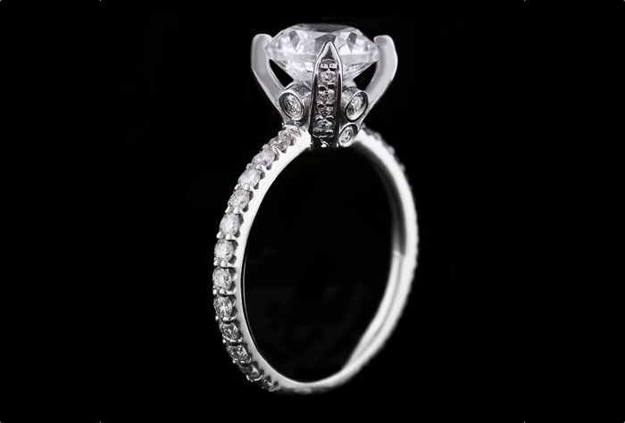 Queen Vintage Engagement Ring