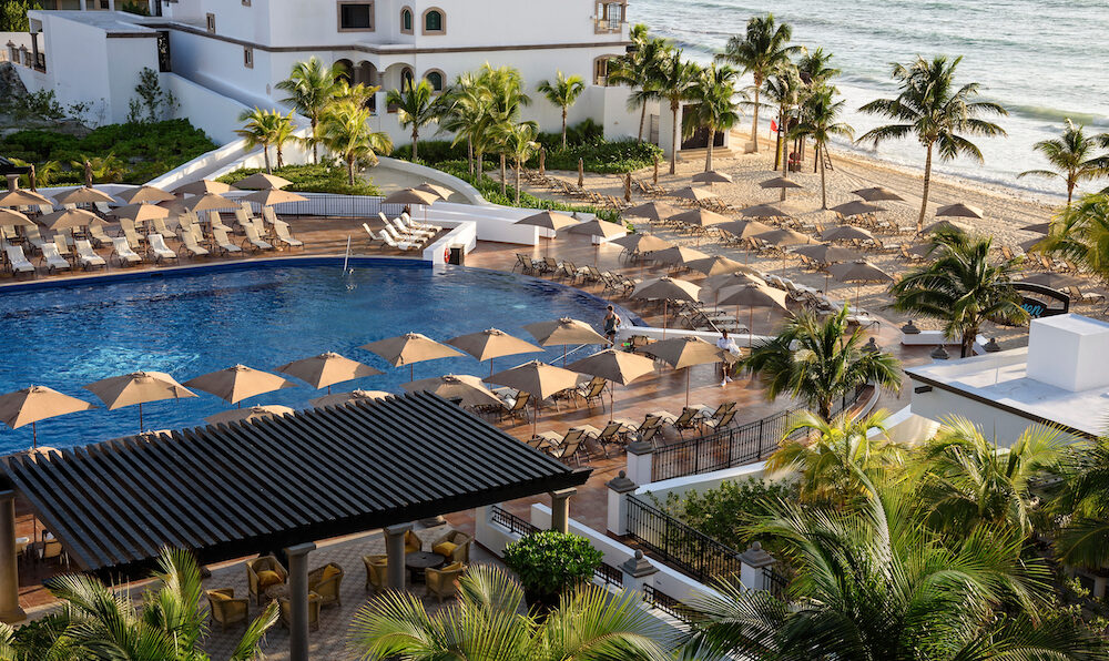 Swimming pool and beach at Grand Residences Riviera Cancun, Riviera Maya, Puerto Morelos, Quintana Roo, Yucatan Peninsula, Mexico.