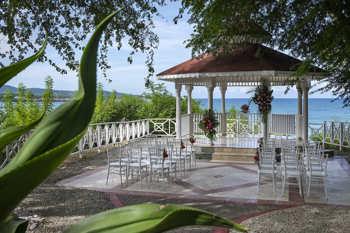 wedding pavilion setup and decorate with florals