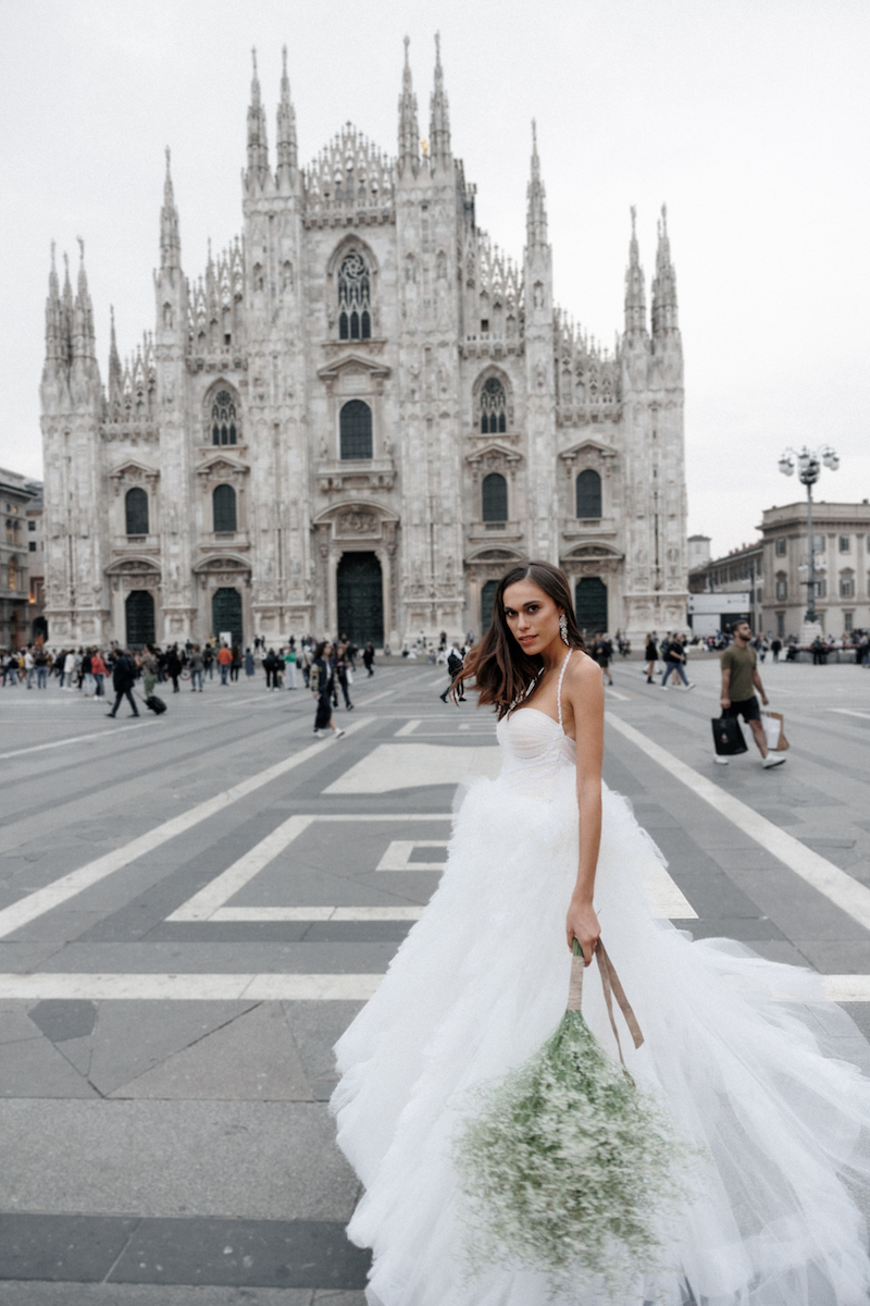 Bride in wedding gown in front of Duomo di Milano