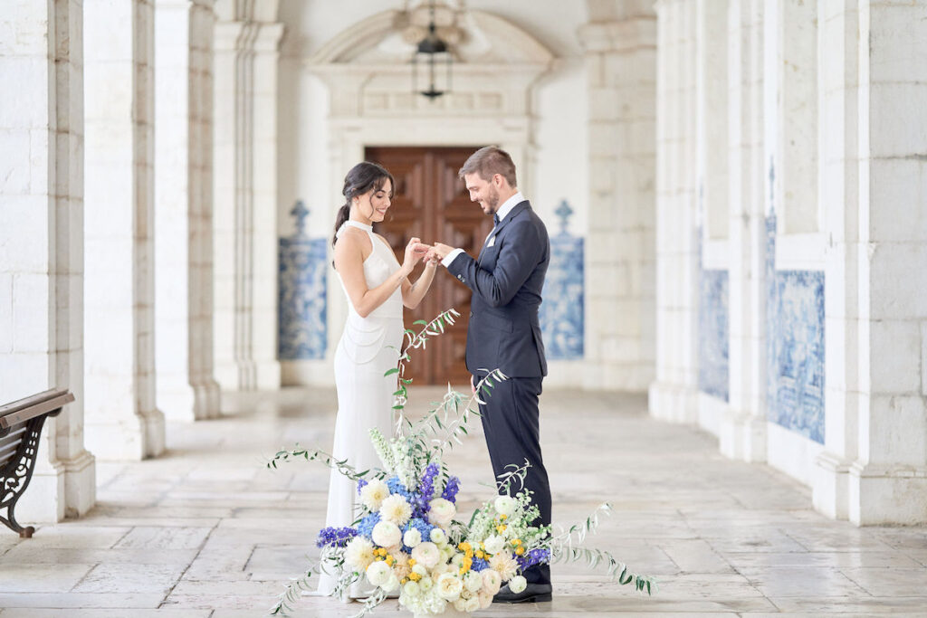 Couple eloping in Lisbon