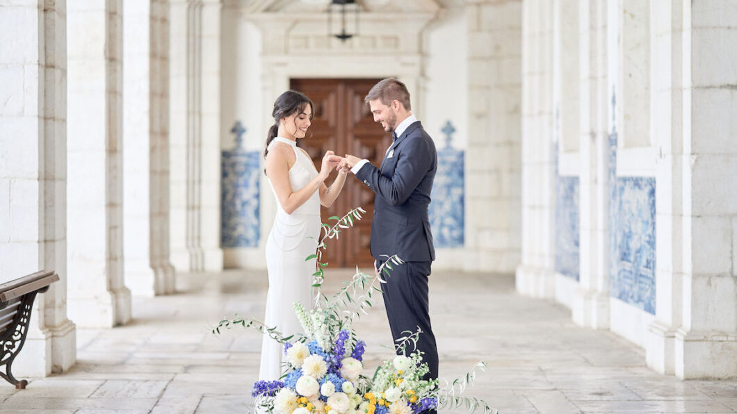 Couple eloping in Lisbon