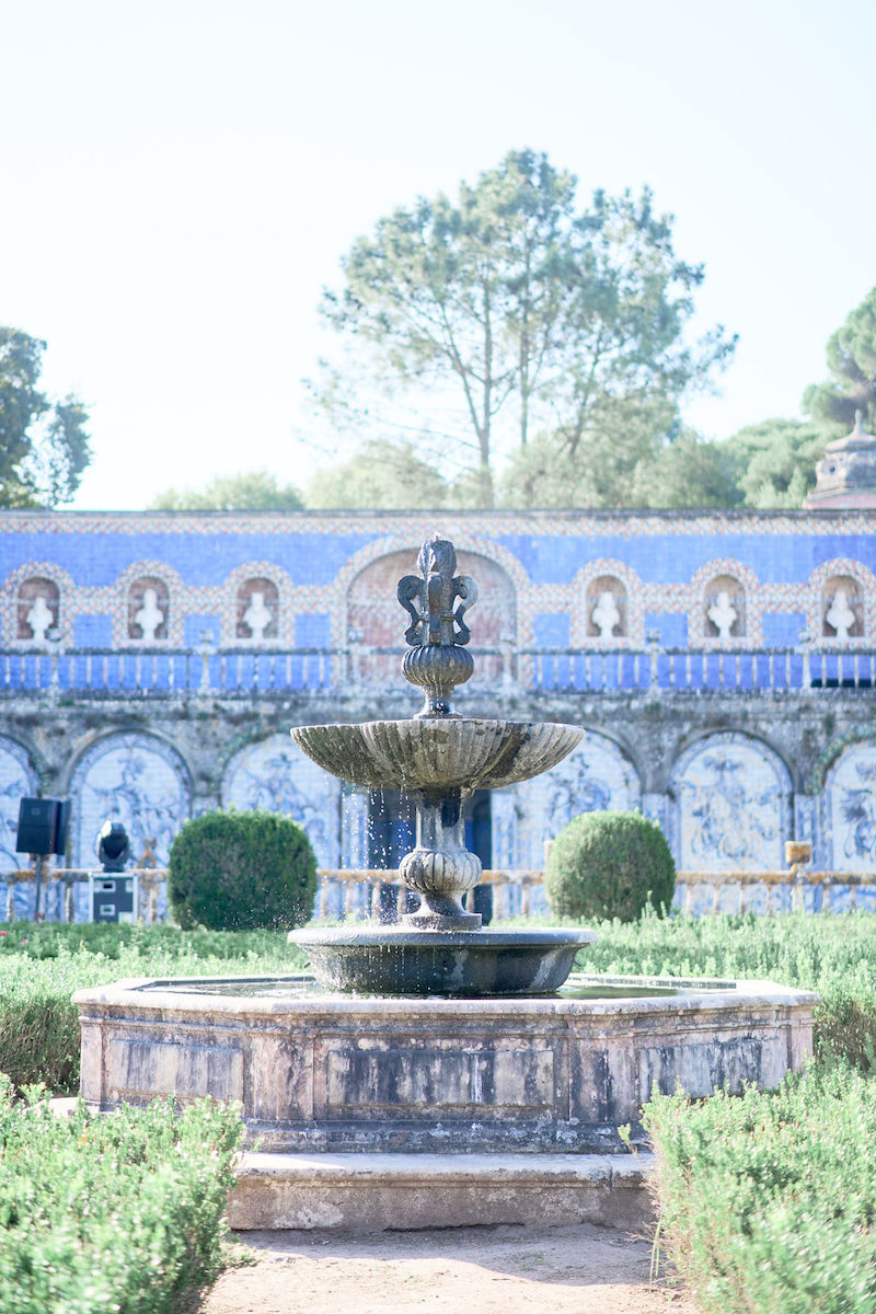 fountain at center of Palace of Fronteira