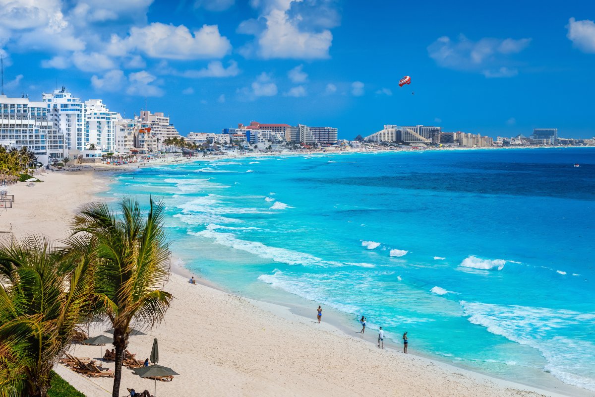 wide shot of a beach in Cancun