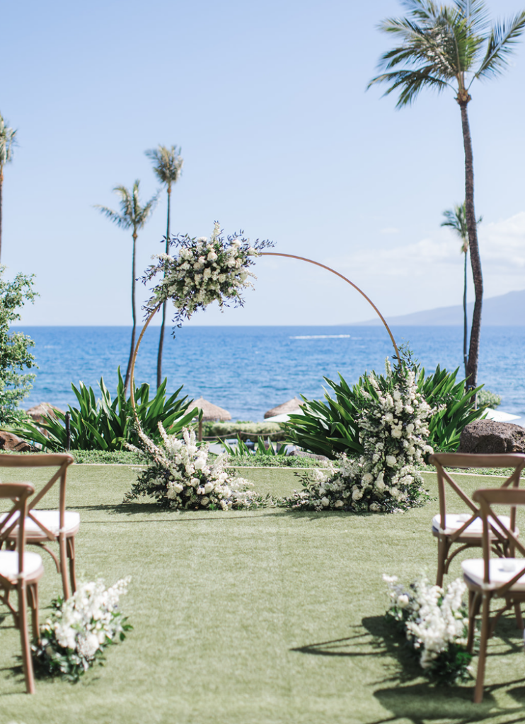 Maui weddings with circle archway