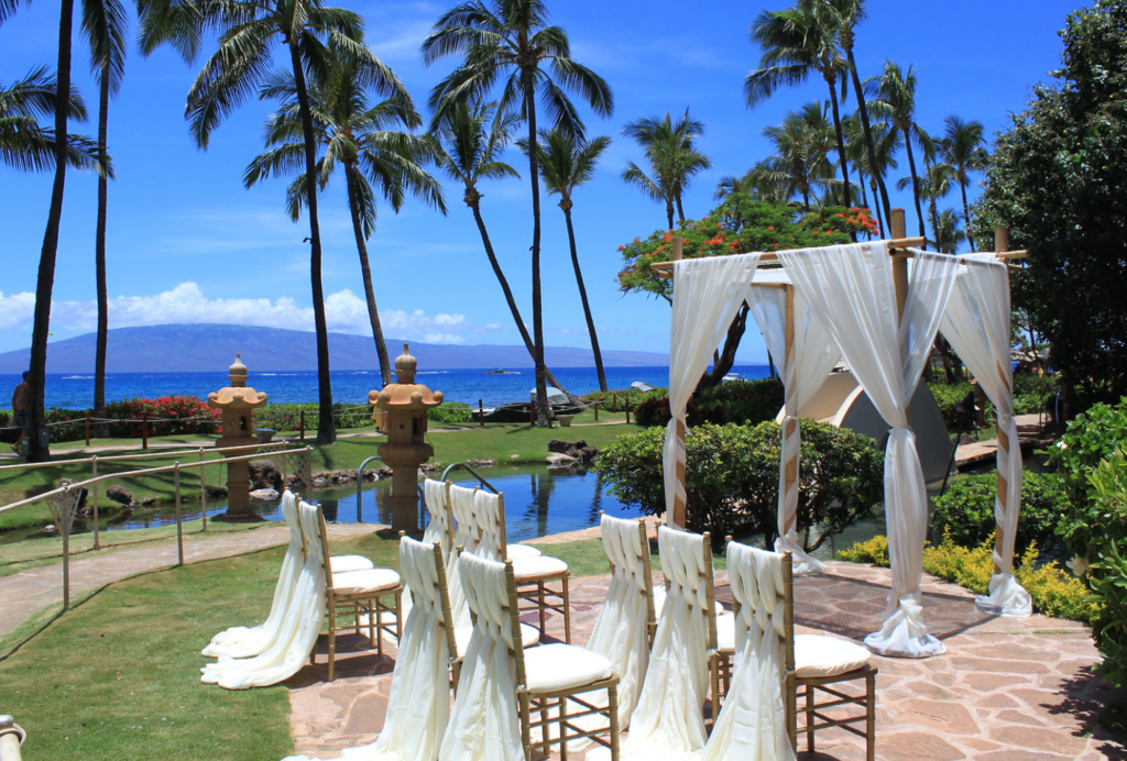 Maui weddings, flowing white decor