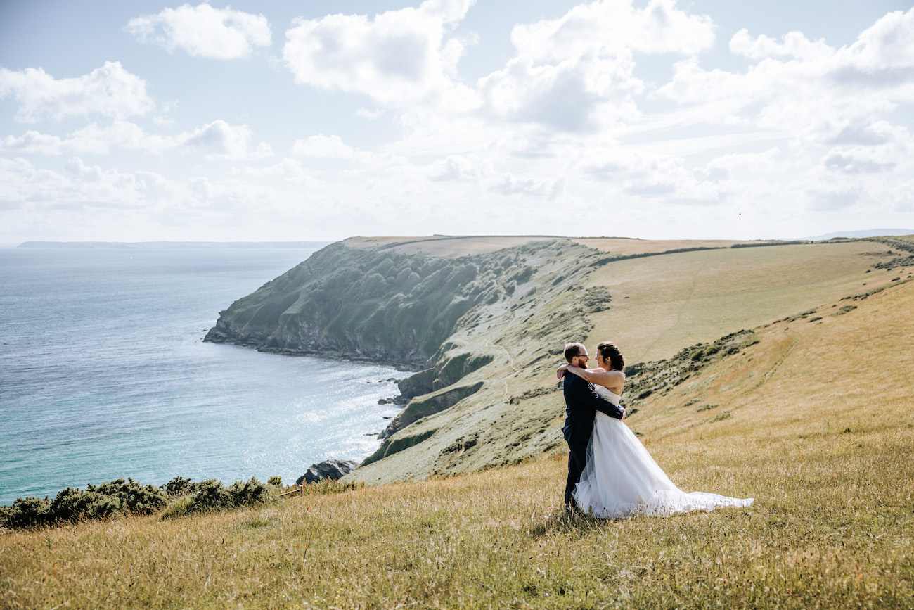 Grant Lampard couple on cliff lantic bay cornwall wedding venue copy