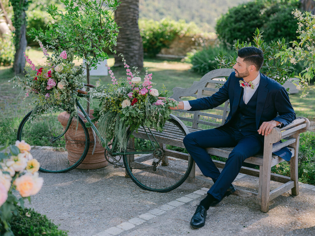 Editorial at "Le Moustier"