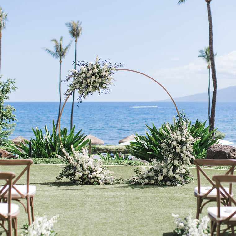 Maui weddings with circle archway