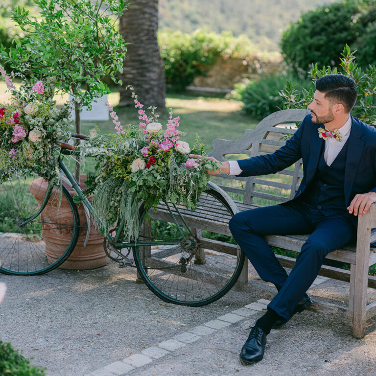 Editorial at "Le Moustier"